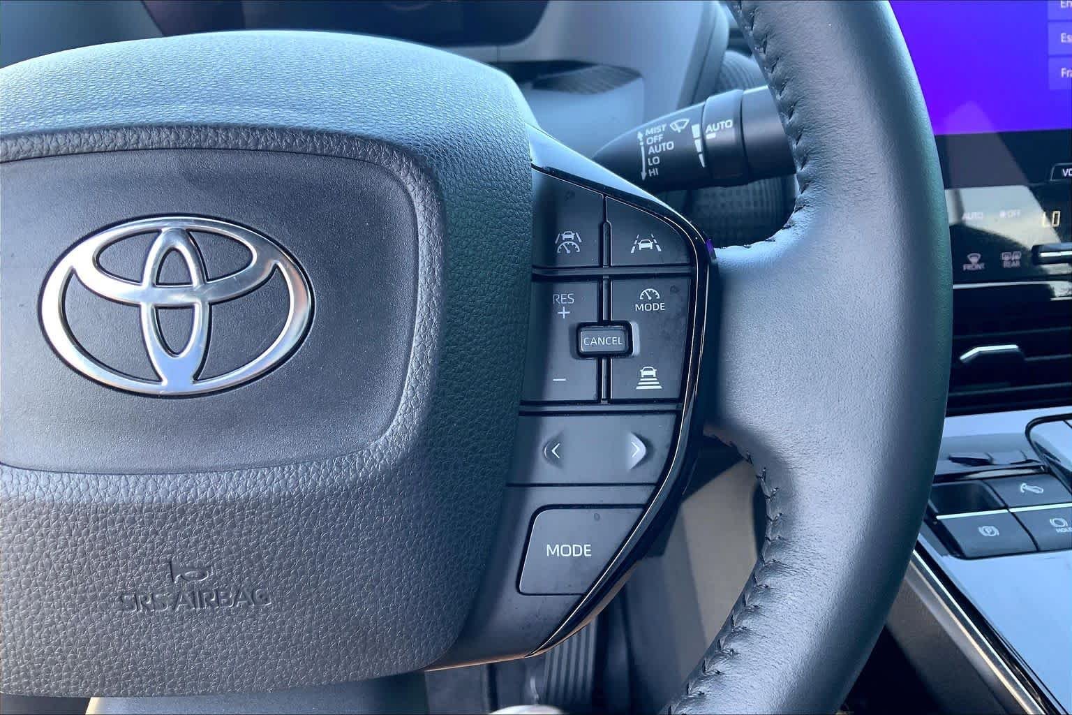 Used 2023 Wind Chill Pearl w/Black Roof Toyota Limited image 24