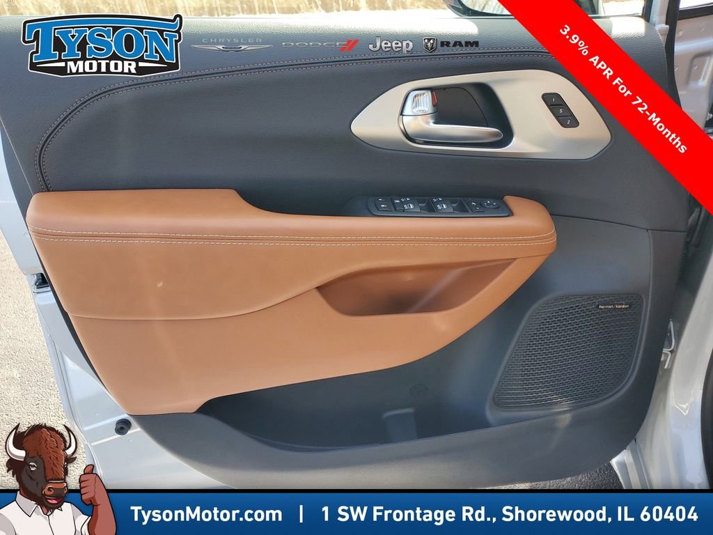 New 2026 Silver Mist Clear-Coat Exterior Paint Chrysler Pinnacle image 21