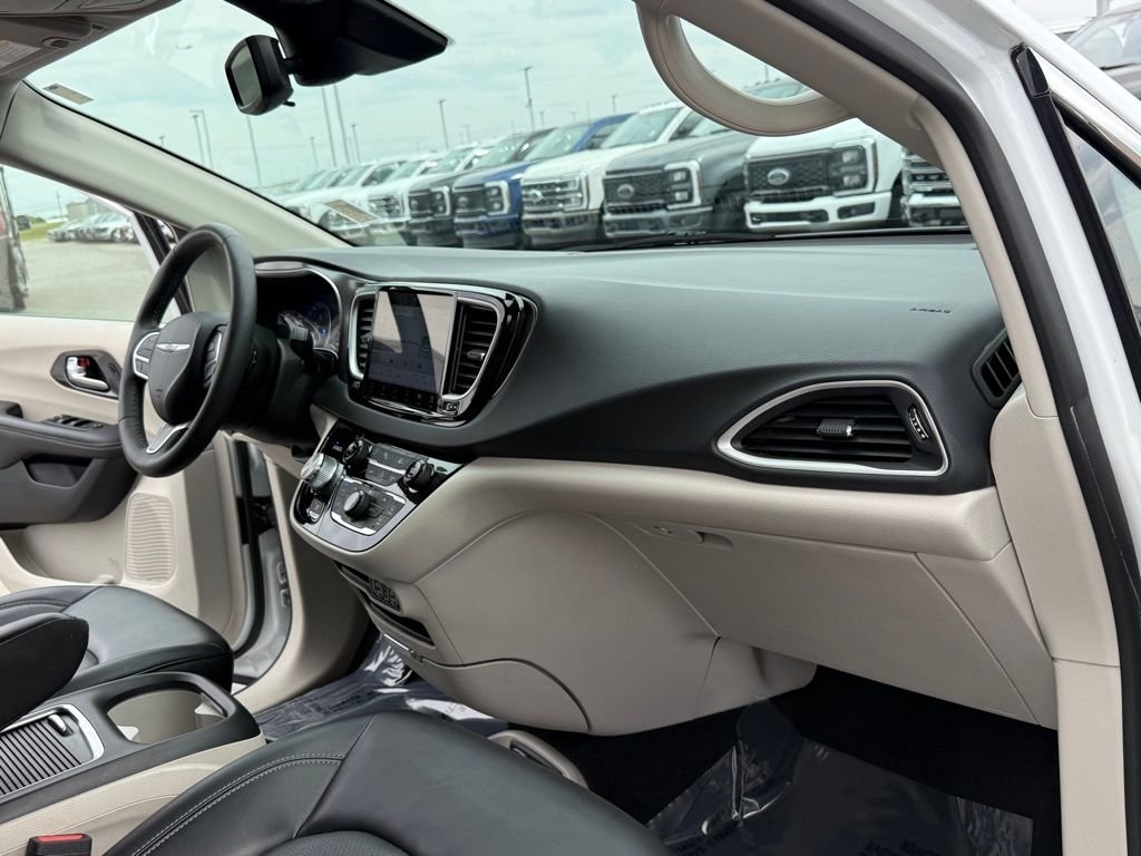 Used 2023 Bright White Clearcoat Chrysler Touring L image 19