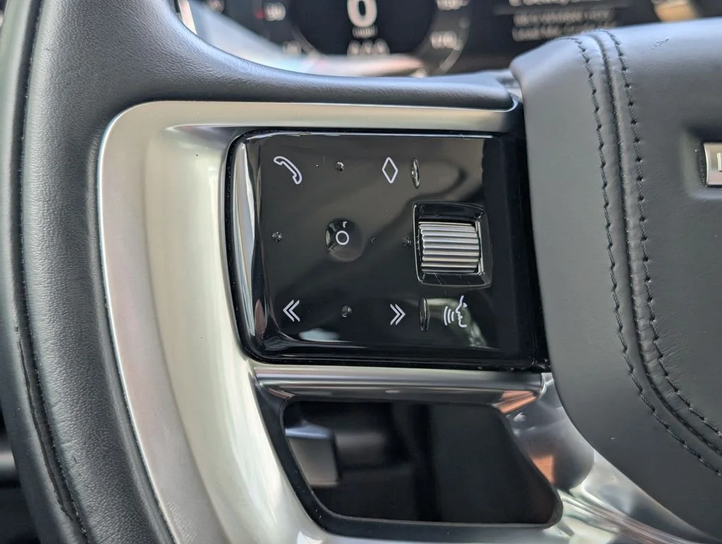New 2023 Eiger Grey Land Rover SE image 25