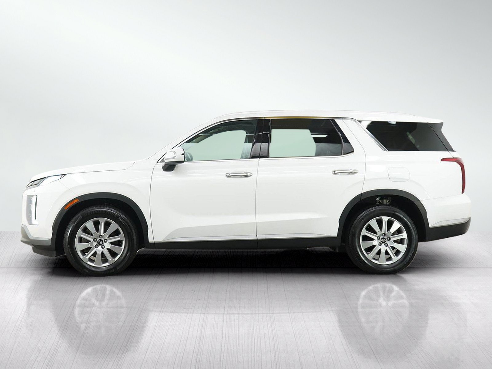 Used 2025 Hyundai Palisade SEL with VIN KM8R2DGE2SU839617 for sale in Minneapolis, Minnesota