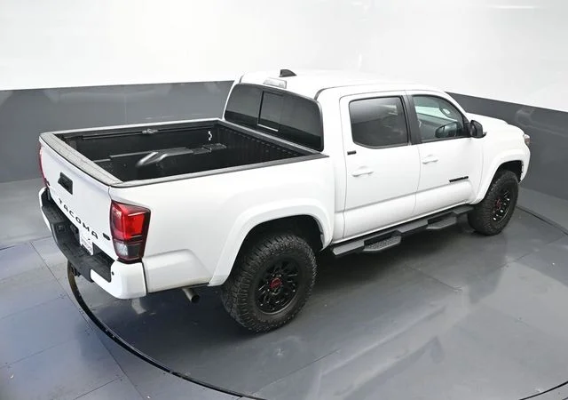 Used 2022 White Toyota SR5 image 50