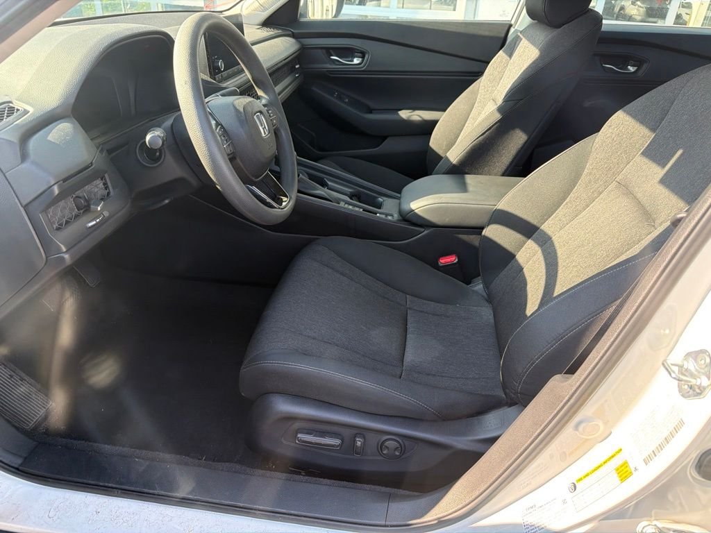 Used 2023 Platinum White Pearl Honda EX image 5