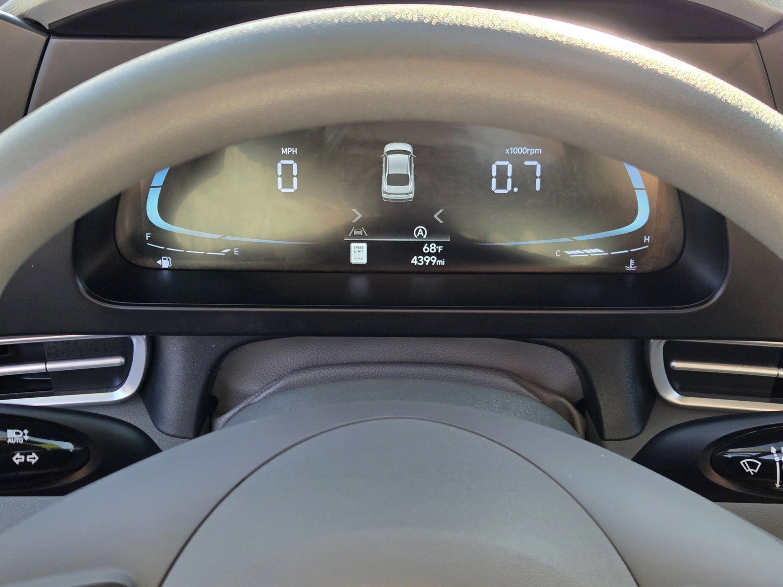 Used 2025 Amazon Gray Hyundai SE image 24