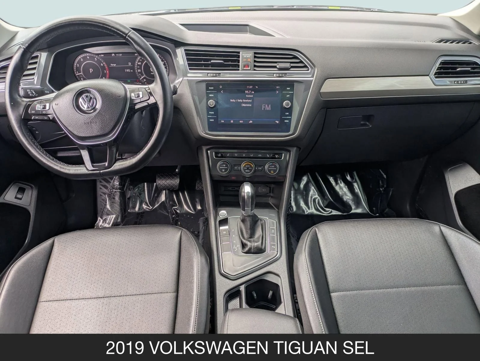 Used 2019 Platinum Gray Metallic Volkswagen SE image 13