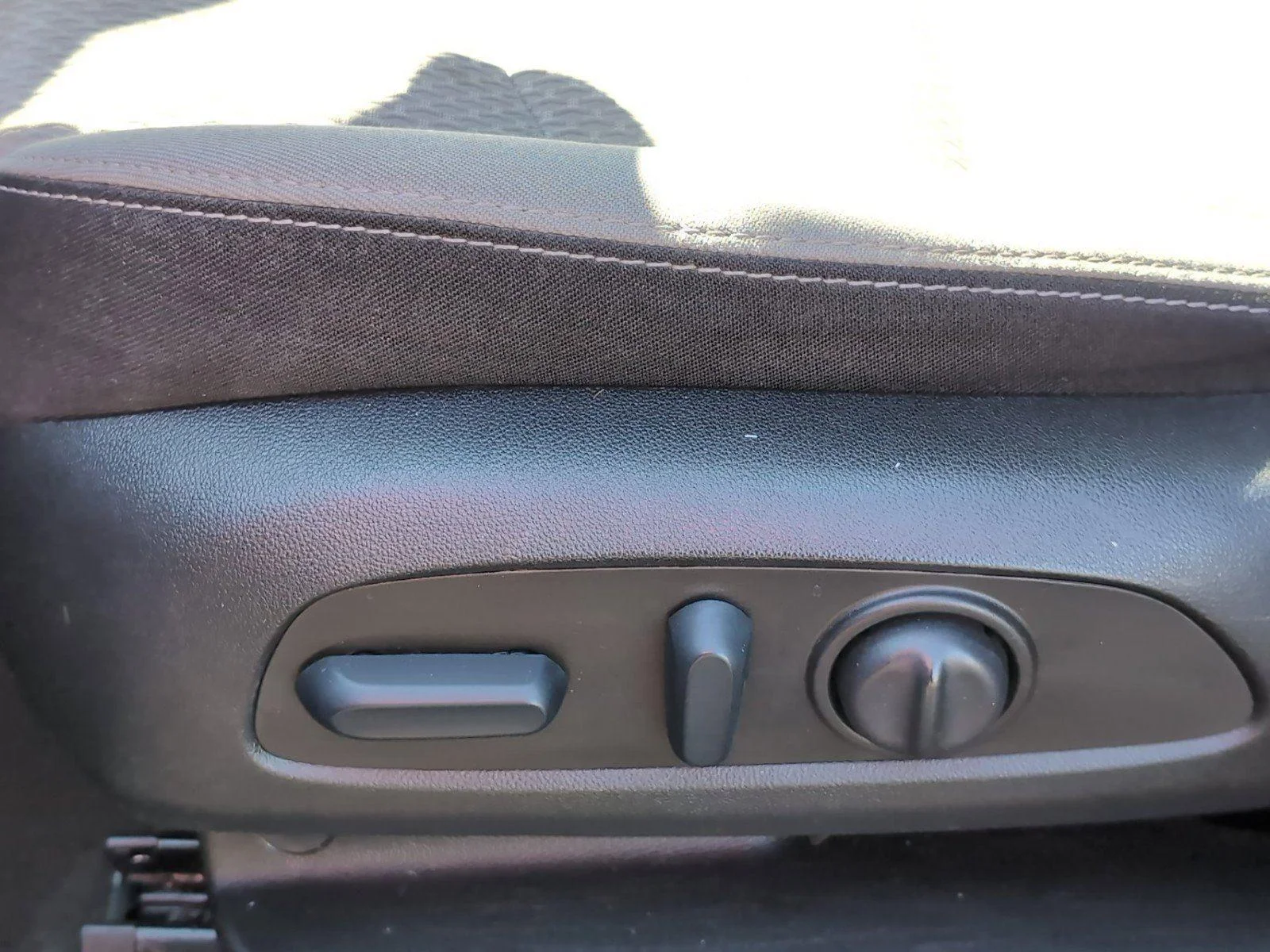 Used 2022 Summit White GMC SLE image 14