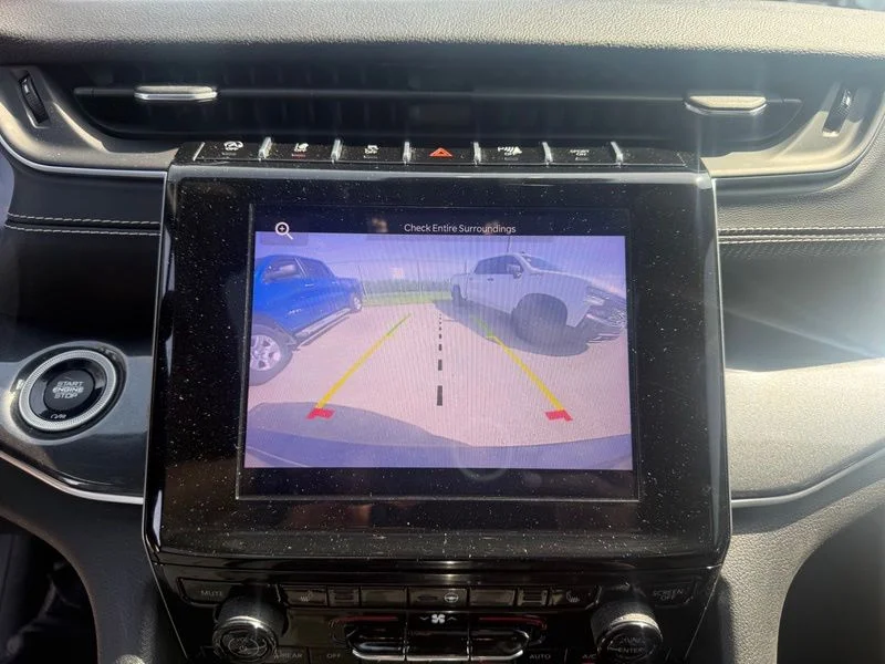 Used 2022 Gray Jeep Altitude image 11