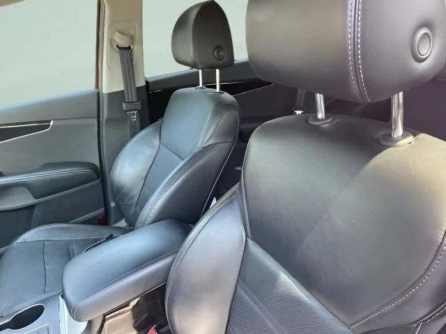 Used 2020 Passion Red Kia EX V6 image 16