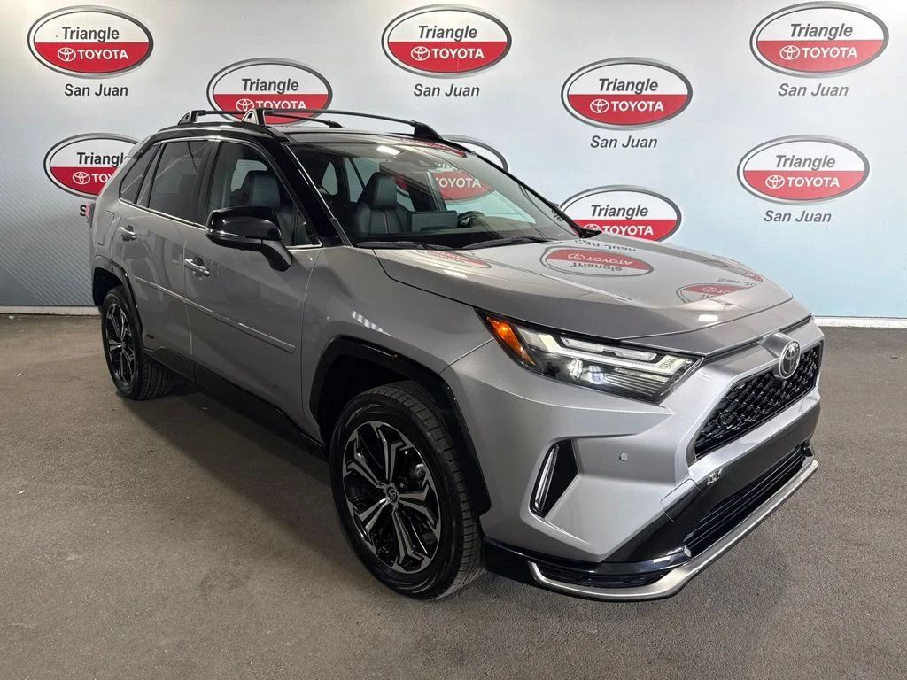 Used 2025 Silver Toyota XSE image 3