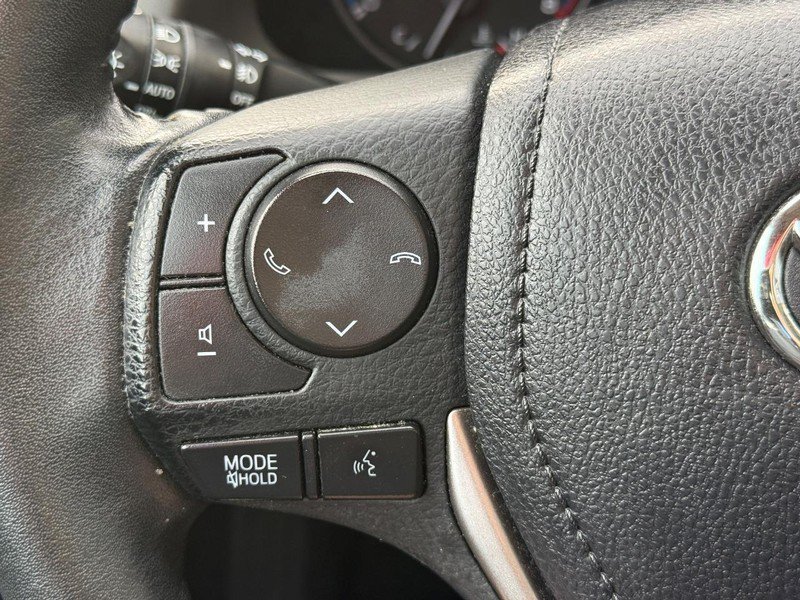 Used 2018 Black Currant Toyota XLE image 20