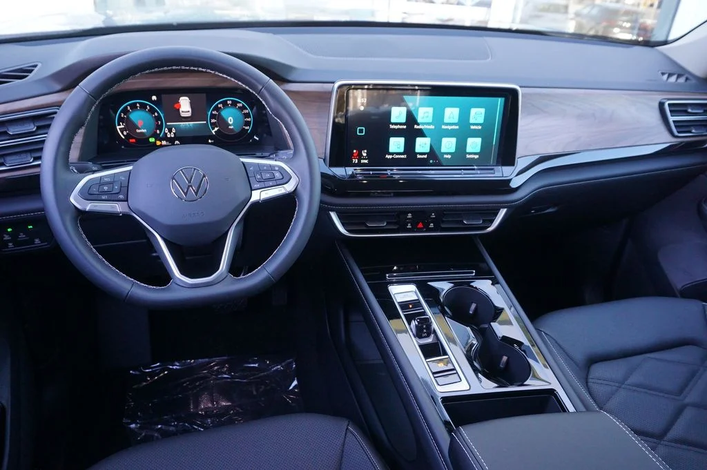 New 2026 Black Volkswagen 2.0T SE w/Technology image 12
