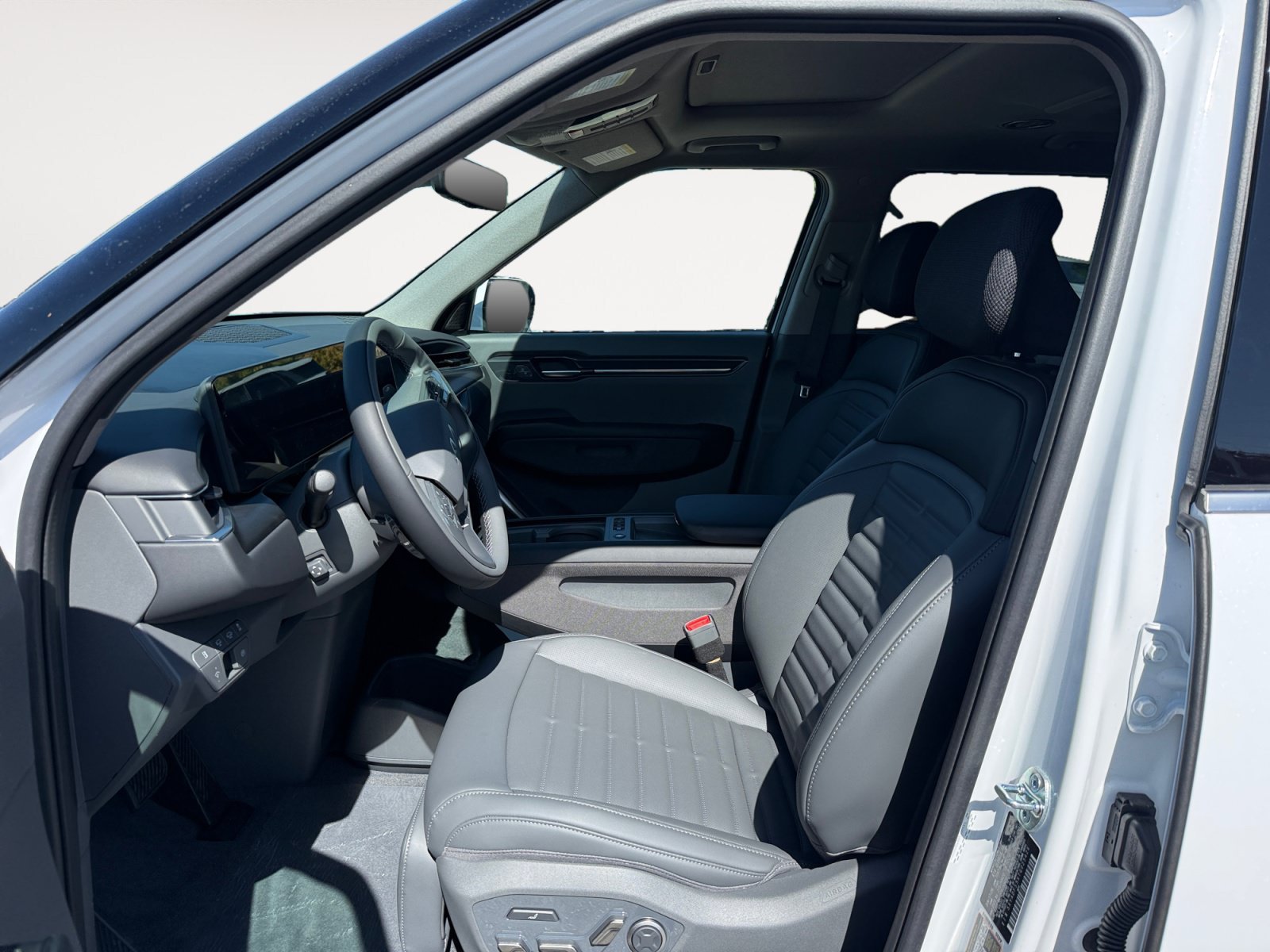 New 2026 Glacial White Pearl Kia Land AWD image 10