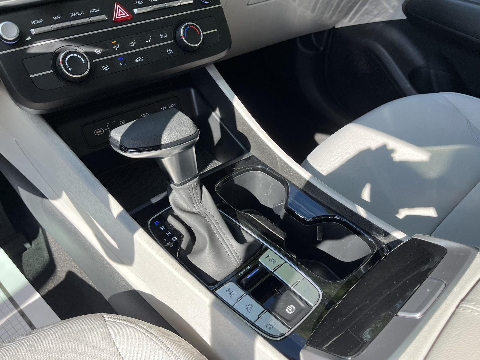 Used 2025 Shimmering Silver Hyundai SE image 26