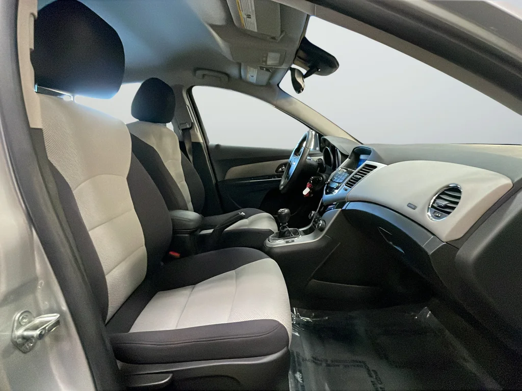 Used 2013 Silver Chevrolet LS image 26
