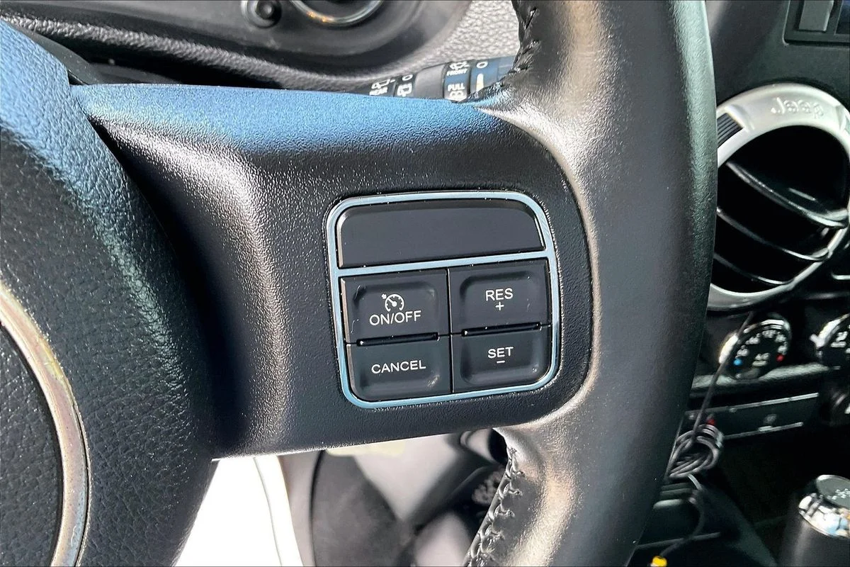 Used 2015 Black Jeep X image 12