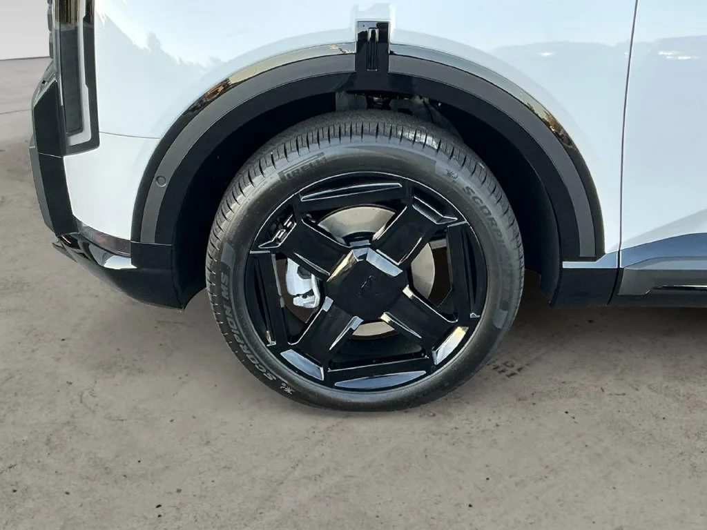 Used 2027 White Kia X-Line SX image 13
