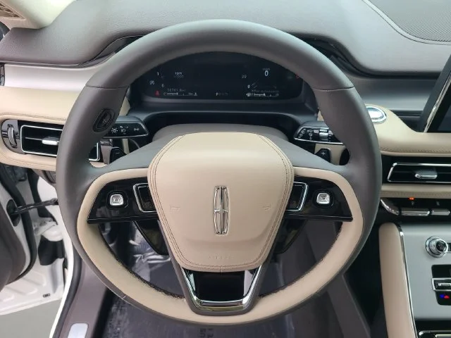 Used 2022  Lincoln Standard image 28