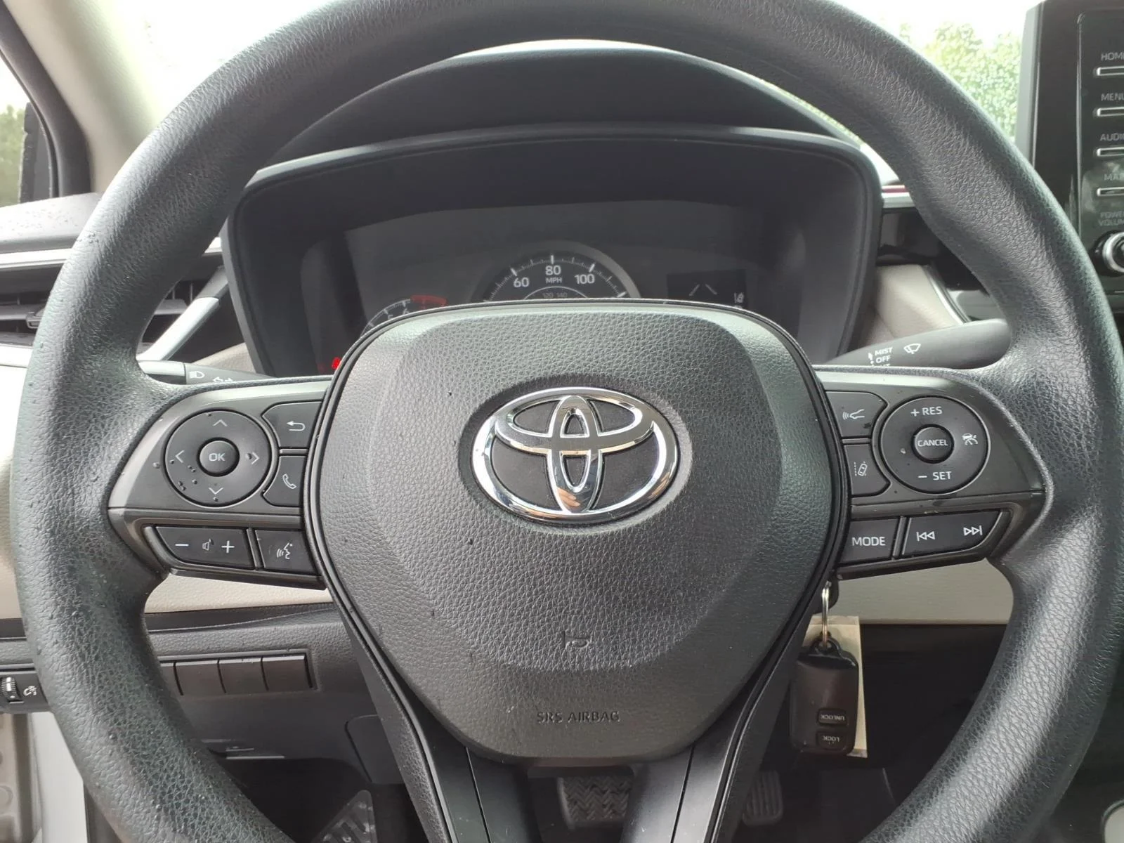 Used 2020 Classic Silver Metallic Toyota L image 24