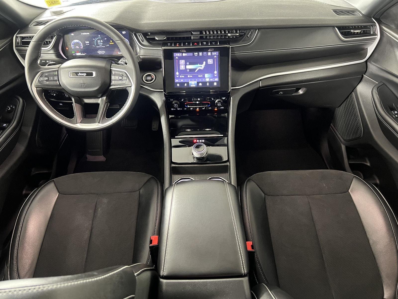 Used 2024 Baltic Gray Metallic Clearcoat Jeep Altitude image 13