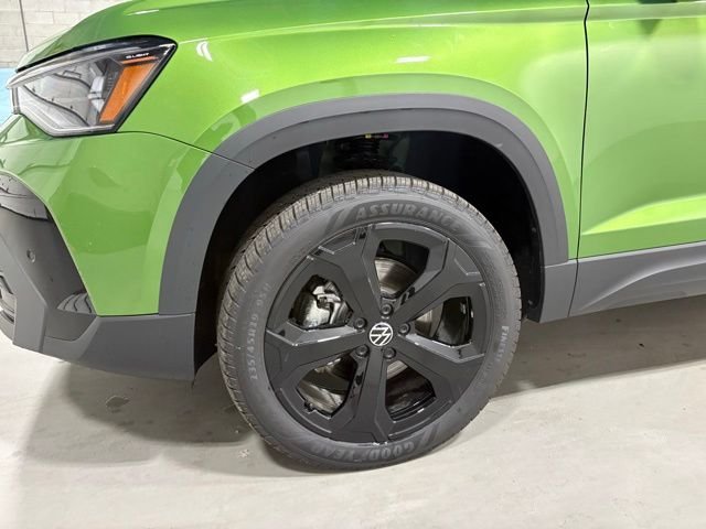 New 2026 Green Volkswagen 1.5T SE Black image 9