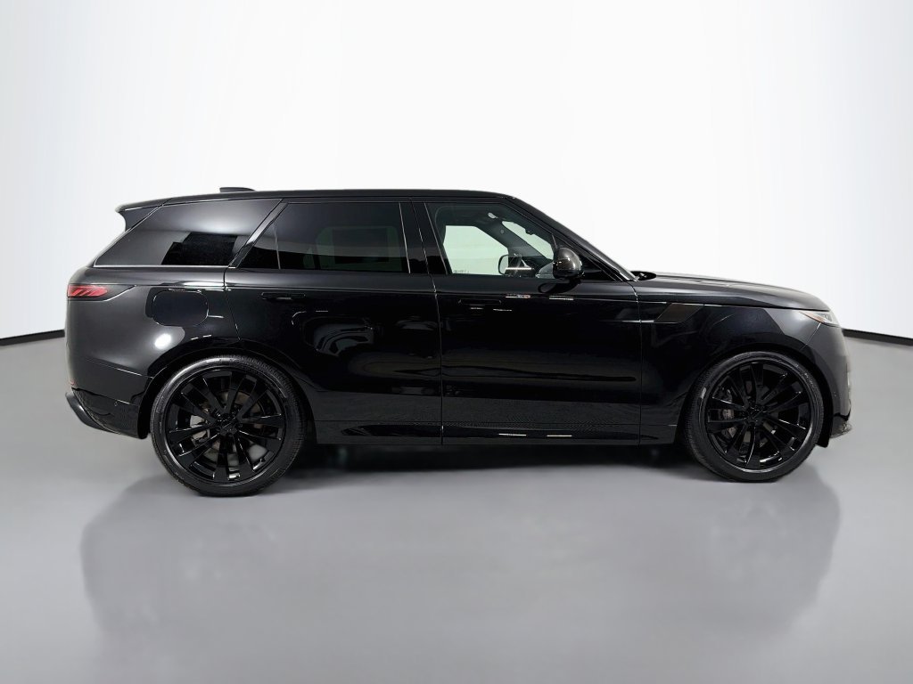 New 2027 Santorini Black Land Rover Dynamic SE P400 image 4