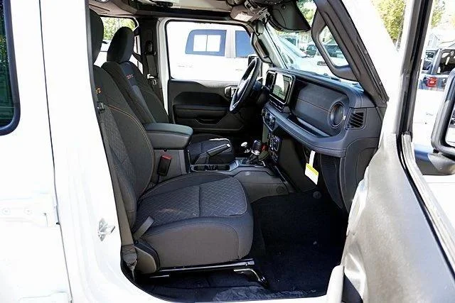 New 2026 Bright White Clear-Coat Exterior Paint Jeep Mojave image 17