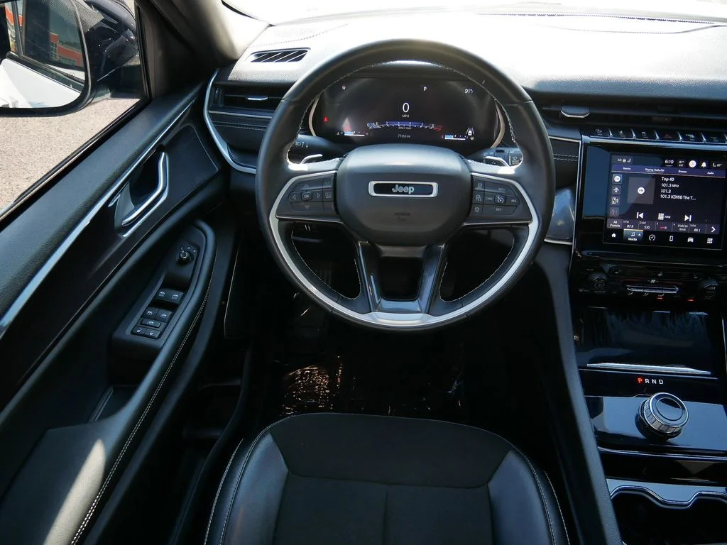 Used 2022 White Jeep Altitude image 12