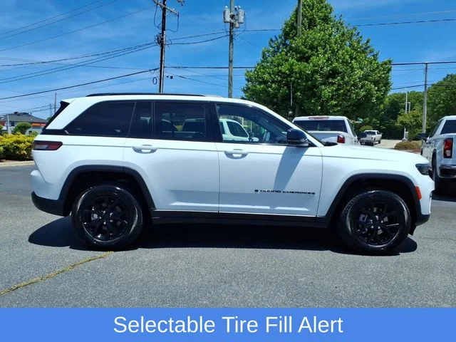 Used 2025 White Jeep Altitude image 36