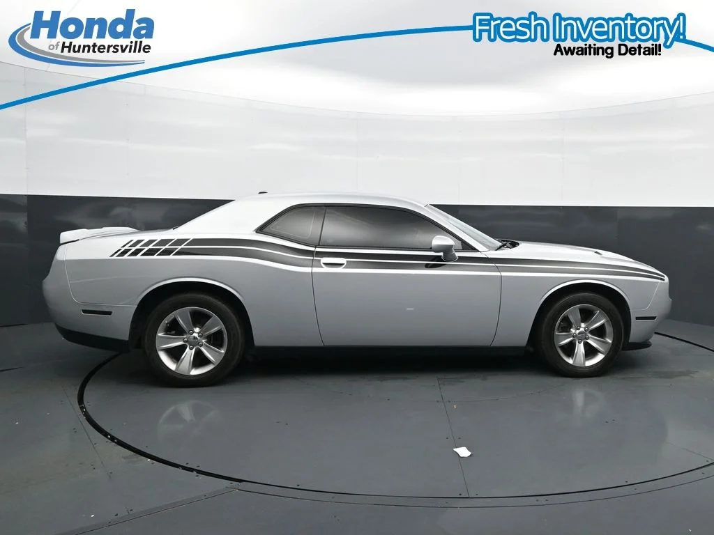 Used 2021 Triple Nickel Clearcoat Dodge SXT image 11