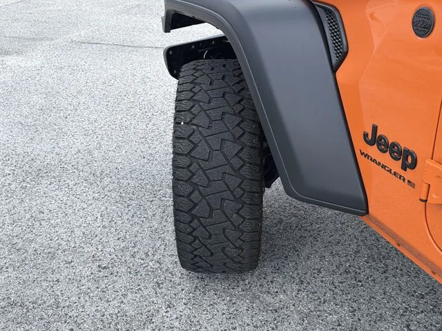 Used 2025 Orange Jeep Sport S image 32