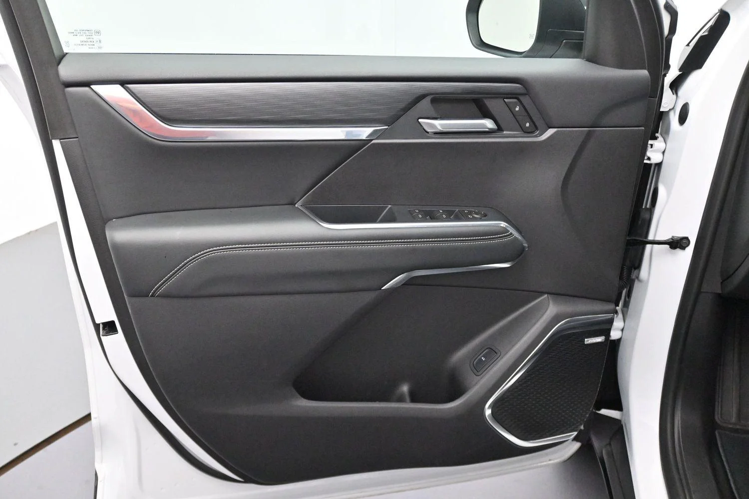 Used 2026 Summit White GMC Elevation image 11