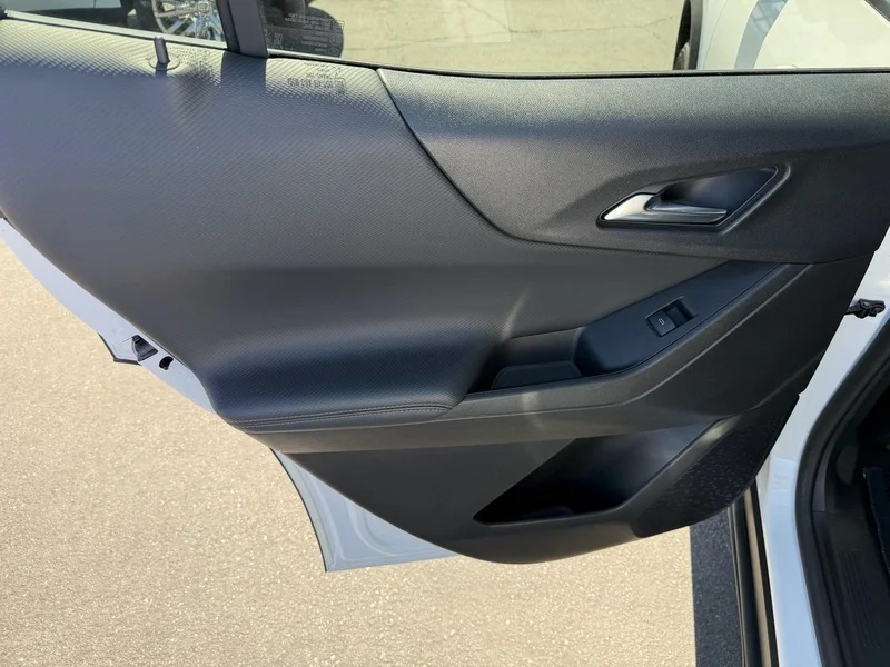 Used 2025 Summit White Chevrolet LT image 17