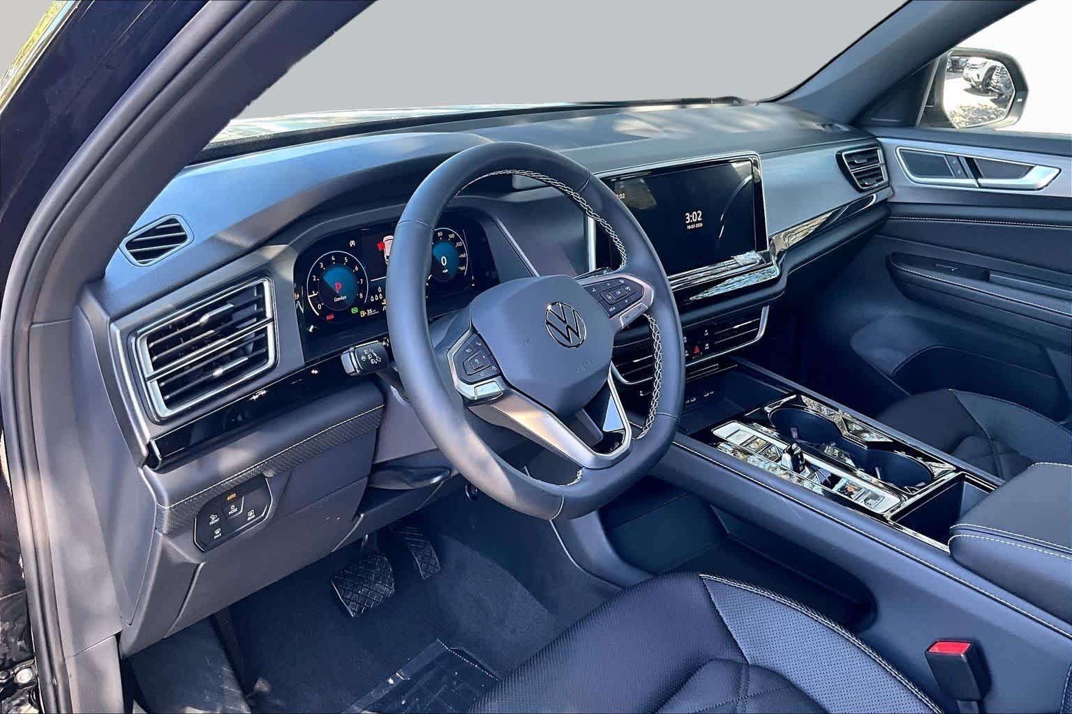 New 2026 Deep Black Pear Volkswagen SE w/Technology image 8
