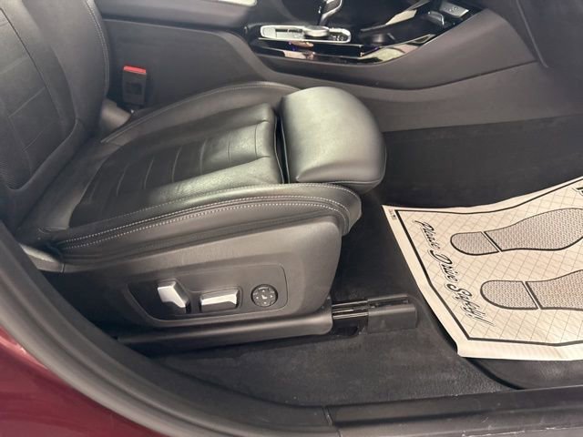 Used 2022  BMW xDrive30i image 17