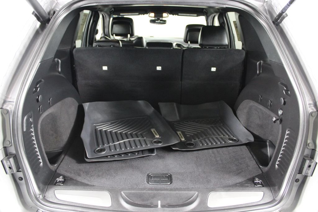 Used 2019 Silver Jeep Limited image 16