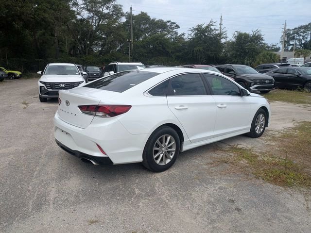 Used 2019 White Hyundai SE image 3