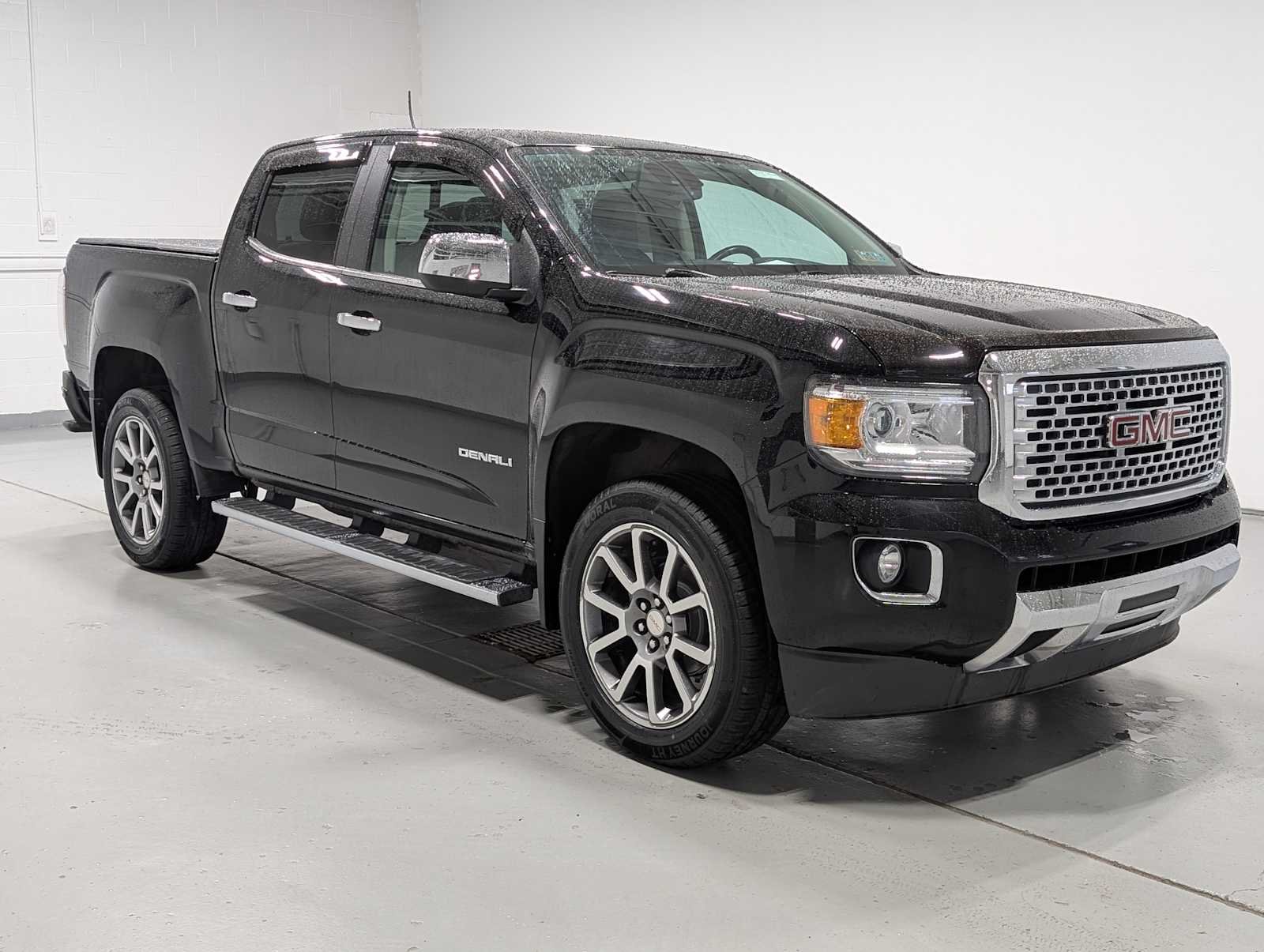 Used 2019 Onyx Black GMC 4WD Denali image 6
