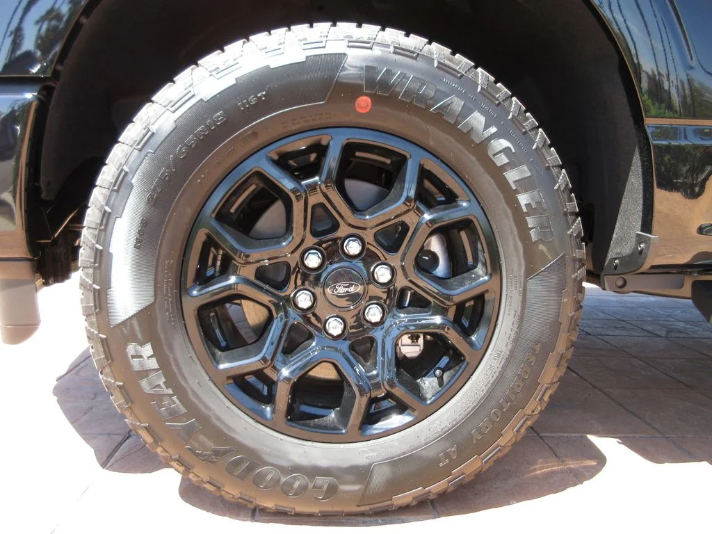 New 2026 Agate Black Metallic Ford XLT image 9