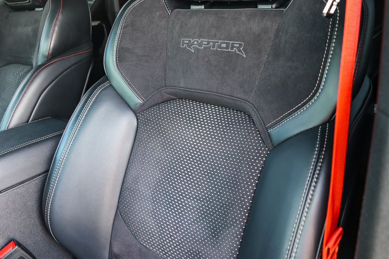 Certified Used 2024 Oxford White Ford Raptor image 25