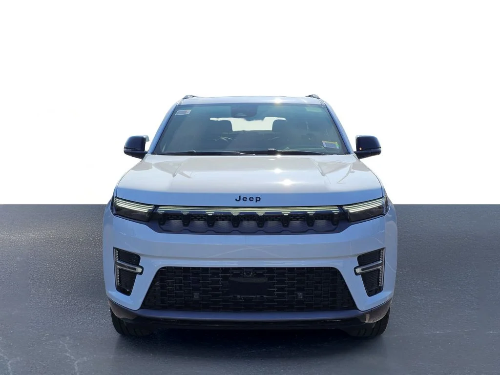 New 2026 Bright White Clear-Coat Exterior Paint Jeep Limited Reserve image 2