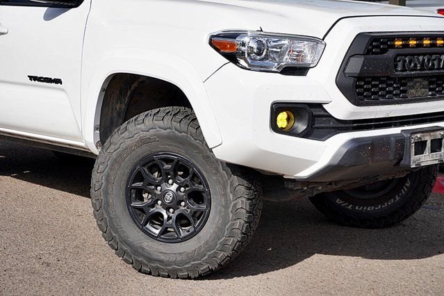 Used 2022 White Toyota SR5 image 3