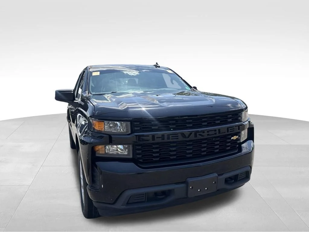 Used 2022 Black Chevrolet Custom image 9