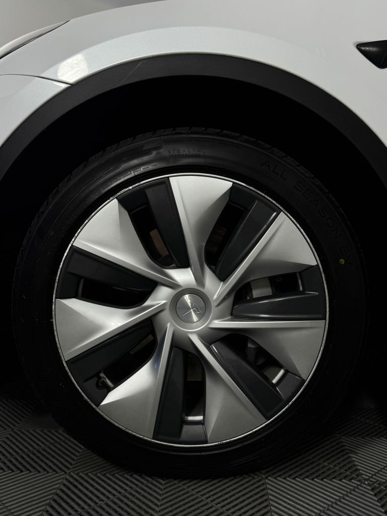 Used 2021 Pearl White Multi-Coat Tesla Long Range image 38