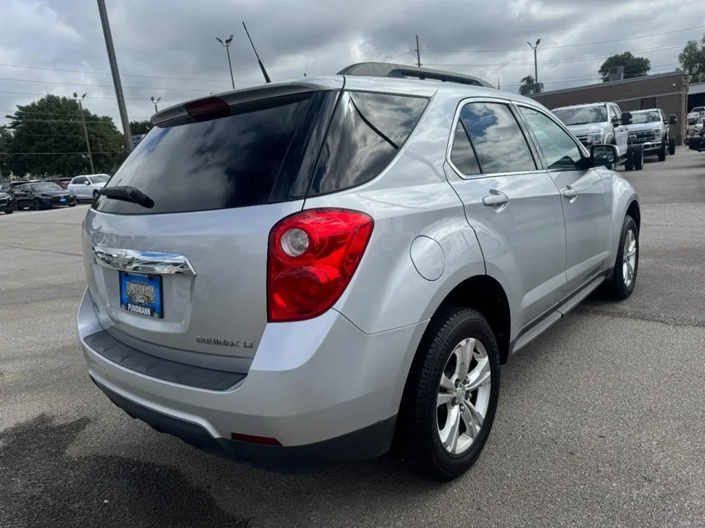 Used 2011 Silver Ice Metallic Chevrolet LT image 3
