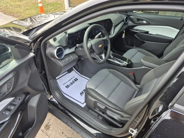 New 2026 Mosaic Black Metallic Chevrolet LT image 4