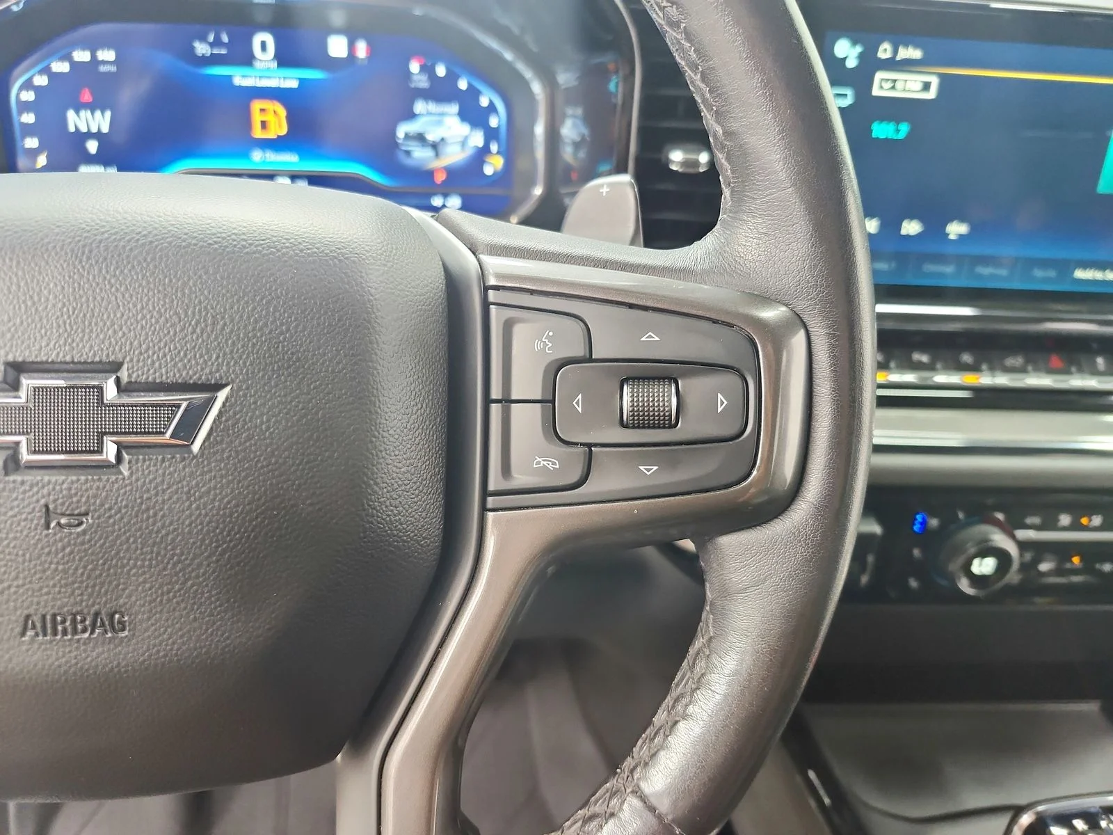 Used 2023  Chevrolet ZR2 image 26