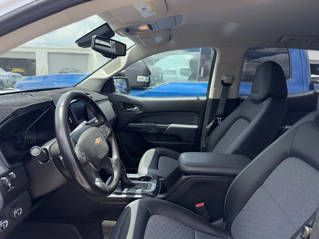Used 2018 White Chevrolet Z71 image 11