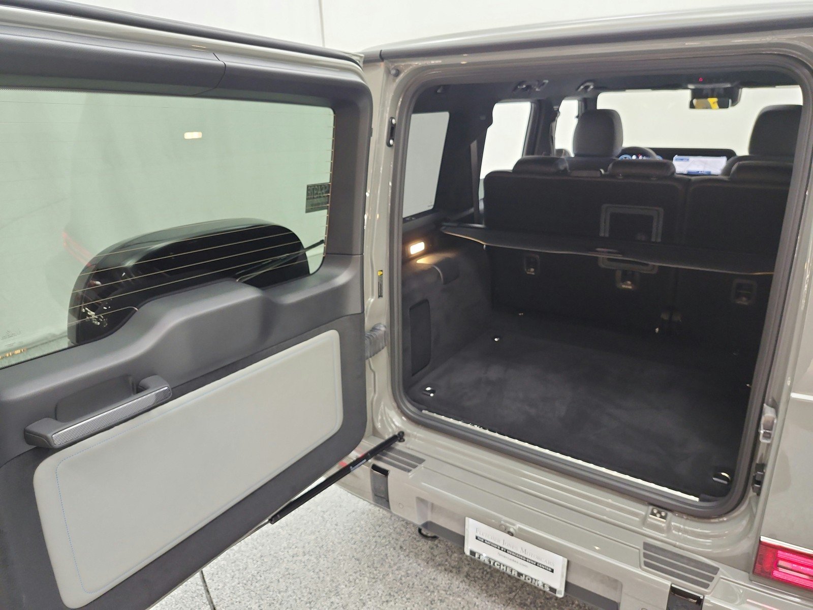 Certified Used 2025 MANUFAKTUR Arabian Grey Mercedes-Benz G 580e SUV image 22