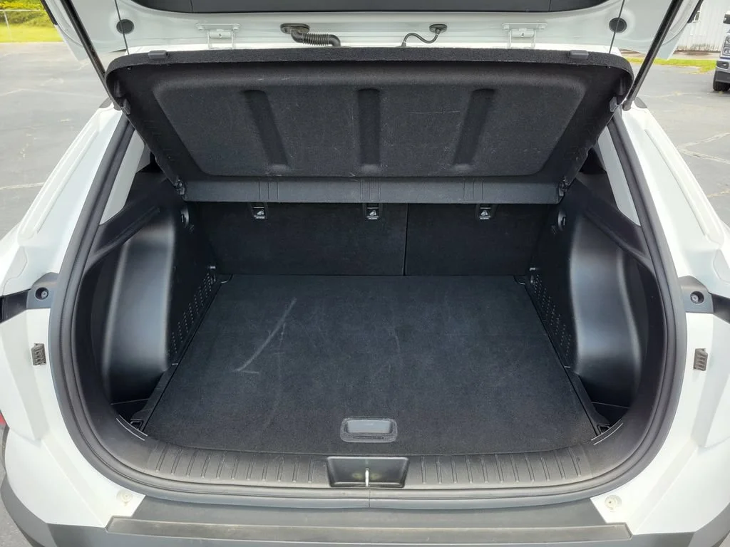 Used 2025 White Hyundai SEL image 12