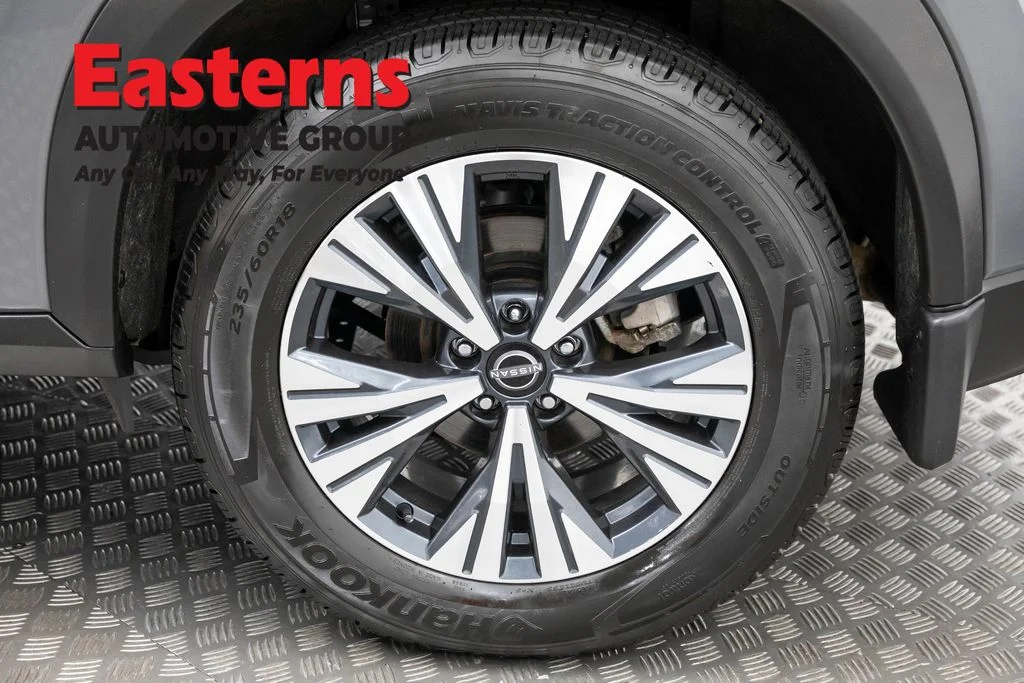 Used 2023 Gray Nissan SV image 33